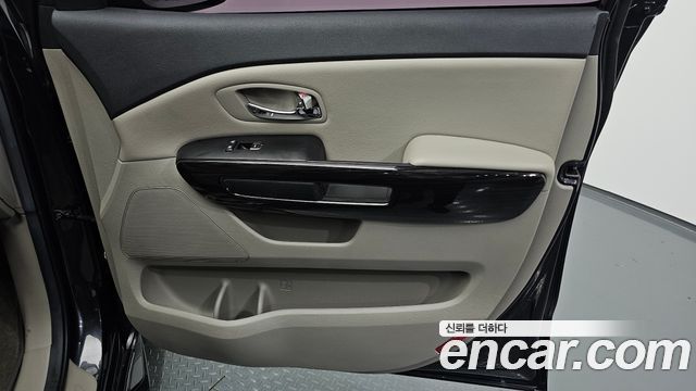 Kia Carnival 9-Seater Prstige 2019 — фото 25