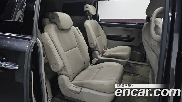 Kia Carnival 9-Seater Prstige 2019 — фото 26