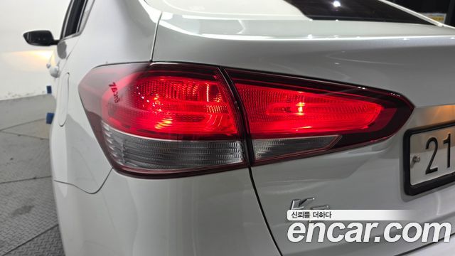 Kia K3 Trendy 2018 — фото 23