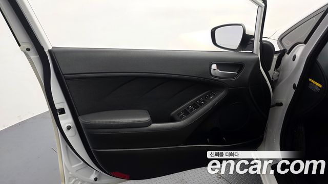 Kia K3 Trendy 2018 — фото 24