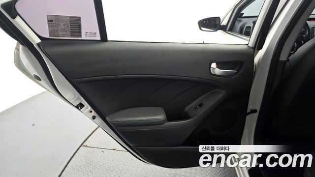 Kia K3 Trendy 2018 — фото 25