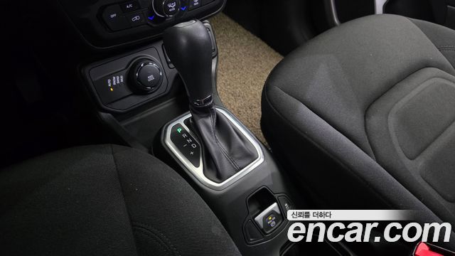 Jeep Renegade 2.4 Limited AWD 2018 — фото 9