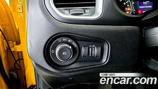 Jeep Renegade 2.4 Limited AWD 2018 — фото 17