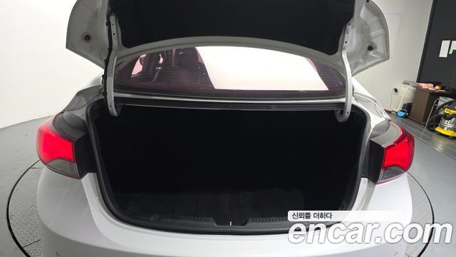 Hyundai Avante 1.6 GDi Style 2016 — фото 20