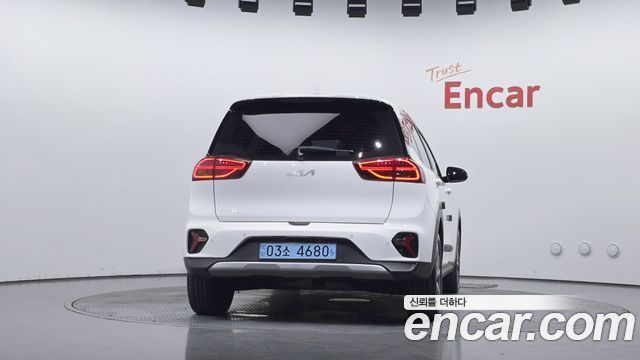 Kia Niro Plus Air 2023 — фото 4