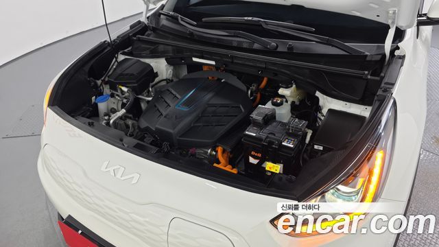 Kia Niro Plus Air 2023 — фото 6