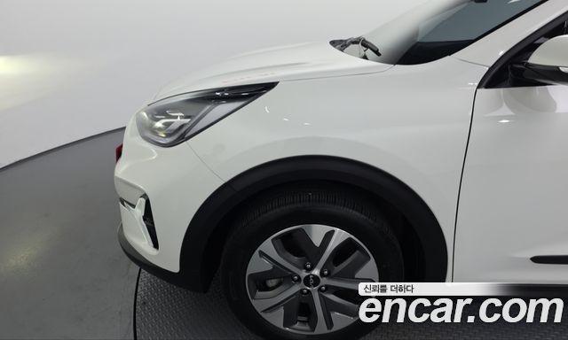 Kia Niro Plus Air 2023 — фото 17