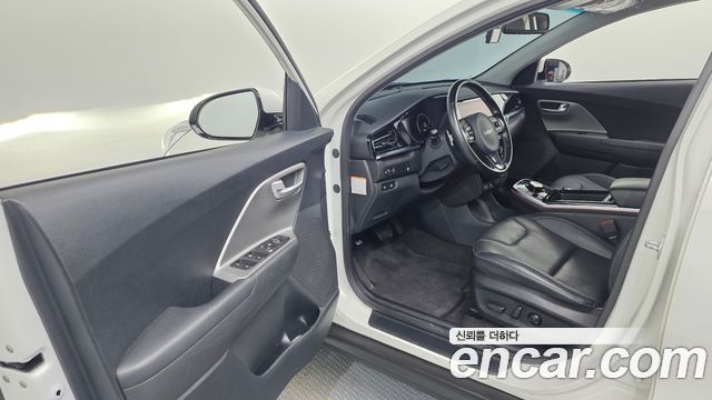 Kia Niro Plus Air 2023 — фото 19