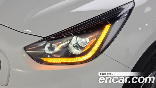 Kia Niro Plus Air 2023 — фото 22