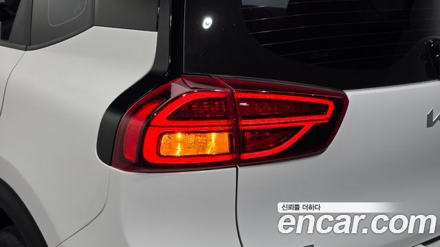 Kia Niro Plus Air 2023 — фото 23