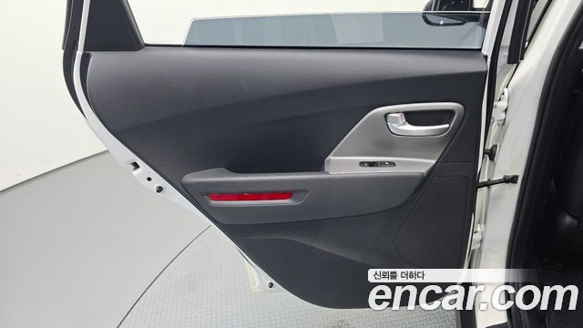 Kia Niro Plus Air 2023 — фото 25