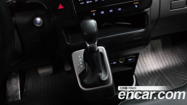 Hyundai Staria Tourer 11-Seater Modern 2022 — фото 9