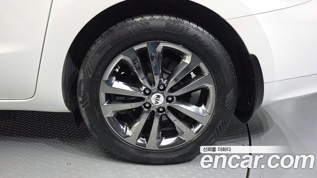 Kia Carnival 9-seater Prestige 2018 — фото 5