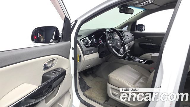 Kia Carnival 9-seater Prestige 2018 — фото 10