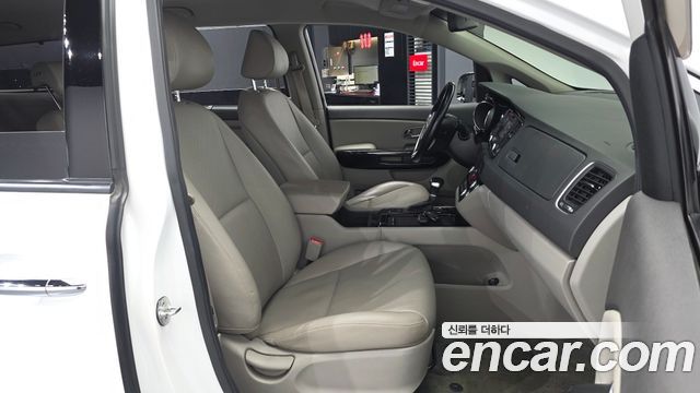 Kia Carnival 9-seater Prestige 2018 — фото 11
