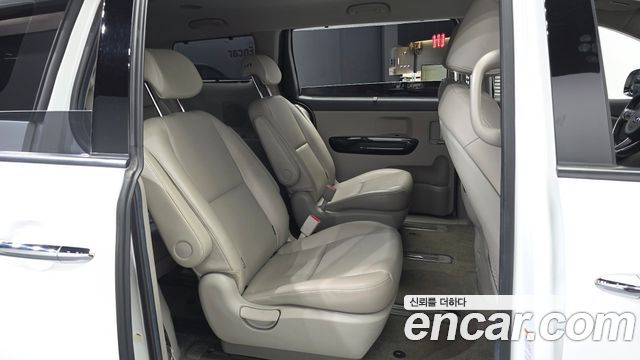 Kia Carnival 9-seater Prestige 2018 — фото 12