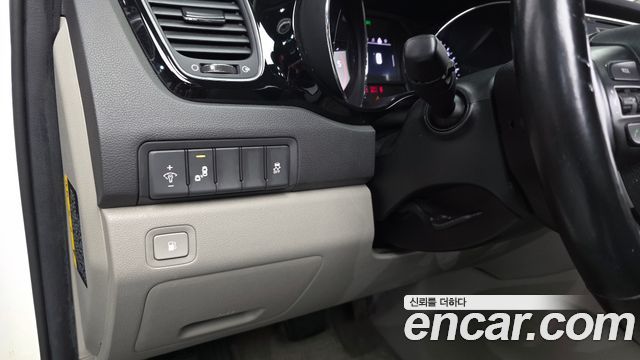 Kia Carnival 9-seater Prestige 2018 — фото 29