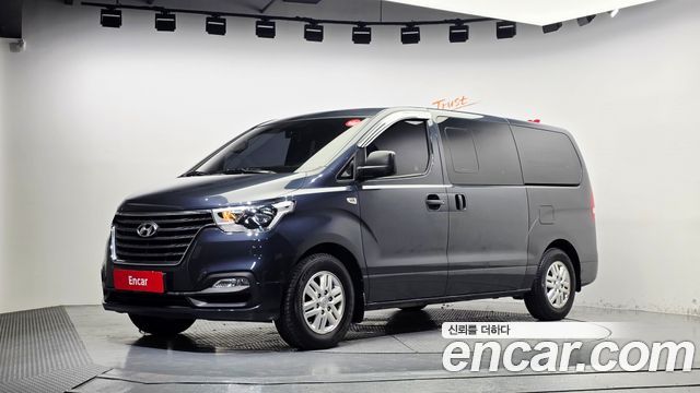 Hyundai Grand Starex Van 5-Seater Modern