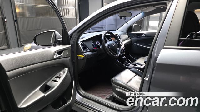 Hyundai Tucson Diesel 2.0 2WD Style Special 2017 — фото 10