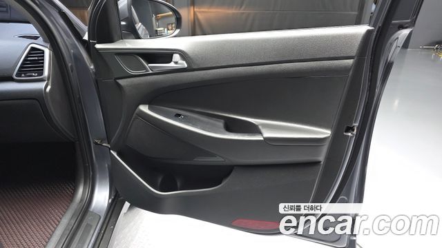 Hyundai Tucson Diesel 2.0 2WD Style Special 2017 — фото 24