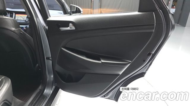 Hyundai Tucson Diesel 2.0 2WD Style Special 2017 — фото 25