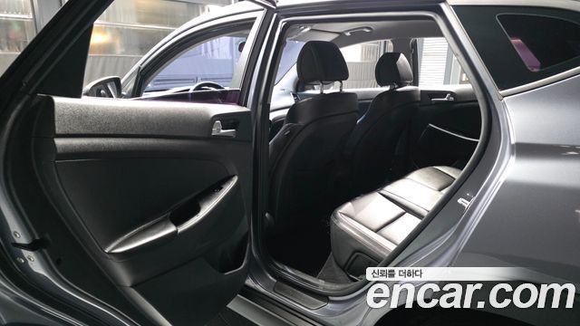 Hyundai Tucson Diesel 2.0 2WD Style Special 2017 — фото 26