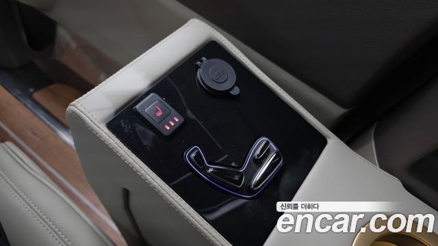 Kia Carnival (IV) Gasoline 9-Seater Hi Limousine (7-seater Limousine(Special vehicle) 2024 — фото 18