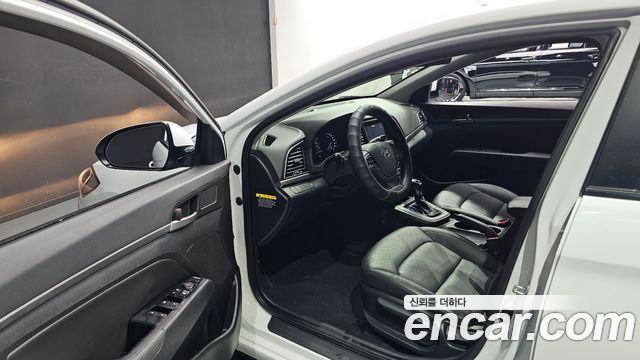 Hyundai Avante (AD) 1.6 GDI Smart 2016 — фото 10
