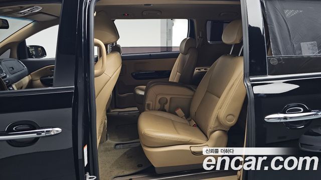 Kia Carnival 11-Seater Prestige 2020 — фото 16