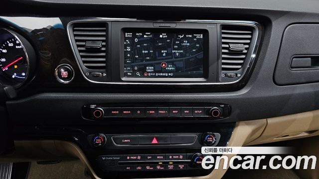 Kia Carnival 11-Seater Prestige 2020 — фото 18