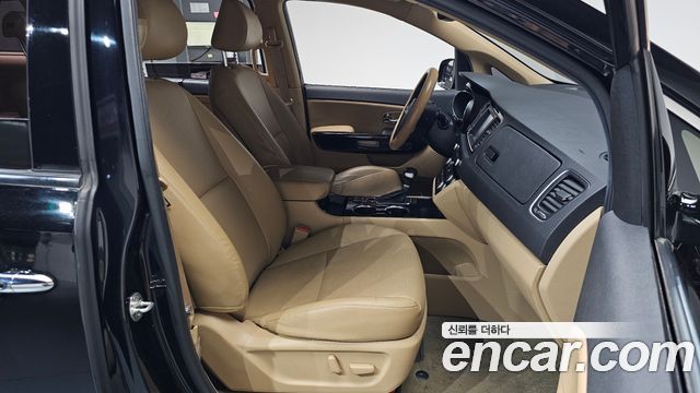 Kia Carnival 11-Seater Prestige 2020 — фото 32
