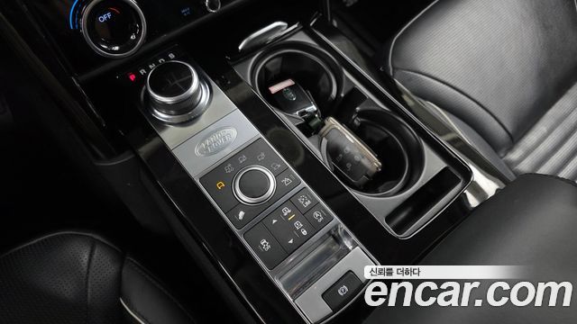 Land Rover Discovery 5 3.0 TD6 HSE Luxury 2018 — фото 9