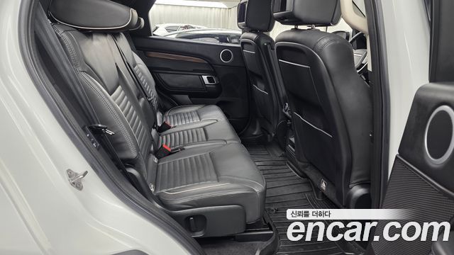Land Rover Discovery 5 3.0 TD6 HSE Luxury 2018 — фото 11