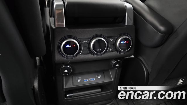 Land Rover Discovery 5 3.0 TD6 HSE Luxury 2018 — фото 18