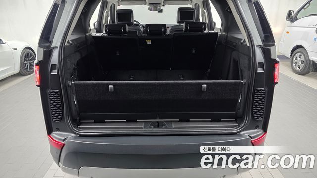 Land Rover Discovery 5 3.0 TD6 HSE Luxury 2018 — фото 20