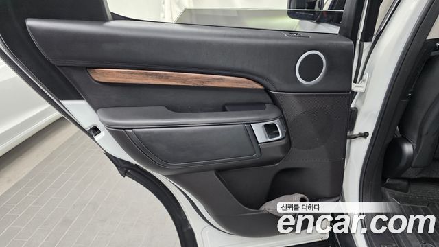 Land Rover Discovery 5 3.0 TD6 HSE Luxury 2018 — фото 25