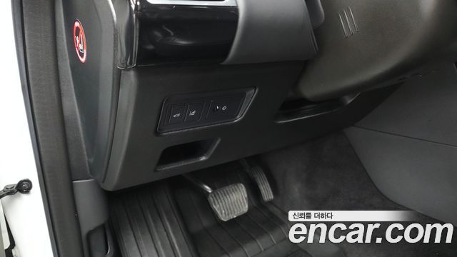 Land Rover Discovery 5 3.0 TD6 HSE Luxury 2018 — фото 27