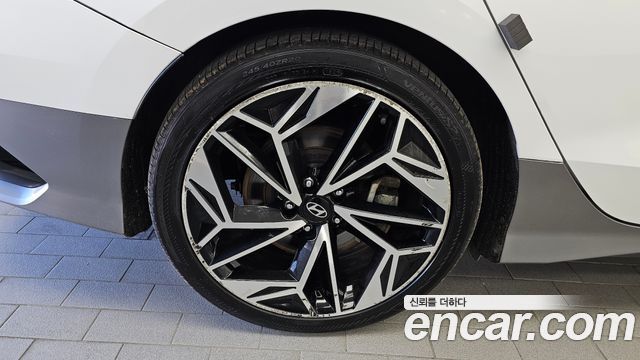 Hyundai Ioniq 6 Long Range Exclusive + 2023 — фото 5