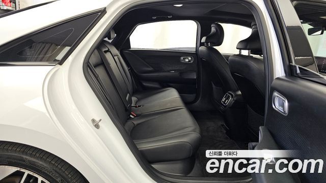 Hyundai Ioniq 6 Long Range Exclusive + 2023 — фото 12