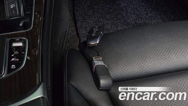 Mercedes-Benz GLC-Class (X253) GLC300 4MATIC 2020 — фото 16