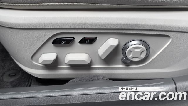 Hyundai Grandeur (GN7) 2,5 Gasoline 2WD Exclusive 2025 — фото 31