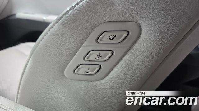 Hyundai Grandeur (GN7) 2,5 Gasoline 2WD Exclusive 2025 — фото 32