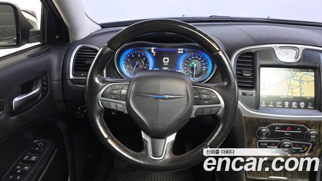 Chrysler 300C 3.6 2015 — фото 13