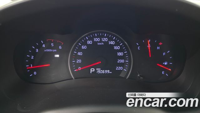 Kia Carnival R New Carnival Limousine GLX High-Deluxe 2014 — фото 8
