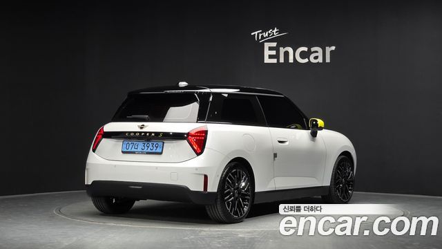 MINI Cooper Electric (IV) SE Favoured 2024 — фото 2