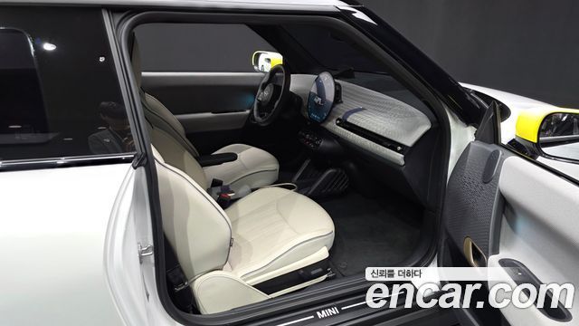 MINI Cooper Electric (IV) SE Favoured 2024 — фото 11
