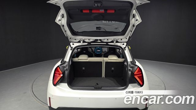 MINI Cooper Electric (IV) SE Favoured 2024 — фото 20