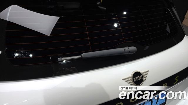 MINI Cooper Electric (IV) SE Favoured 2024 — фото 37