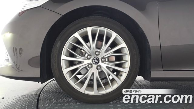Toyota Camry (XV70) 2.5 XLE Hybrid 2018 — фото 5
