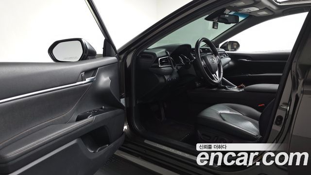 Toyota Camry (XV70) 2.5 XLE Hybrid 2018 — фото 10